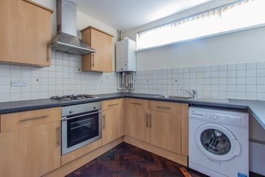 1 bed house, Newport Road, Roath, Cardiff, CF241AH - Image 2